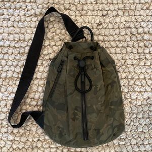 Athleta one strap camp bag